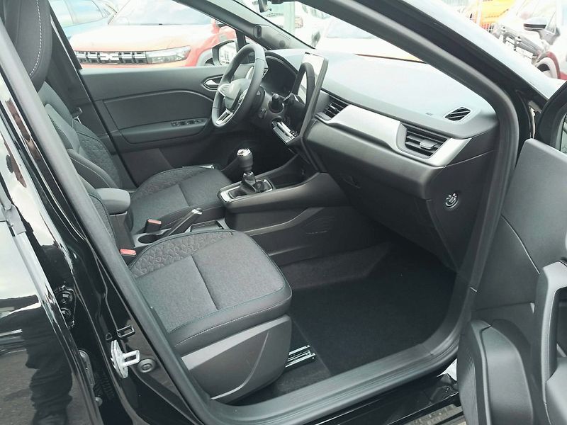 Renault Captur (2026) evolution TCe 115 + zimní pneu - fotka 13 z 23