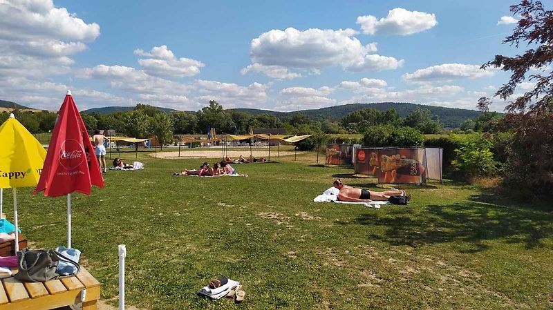 Ve venkovním areálu si užijí děti i dospělí.