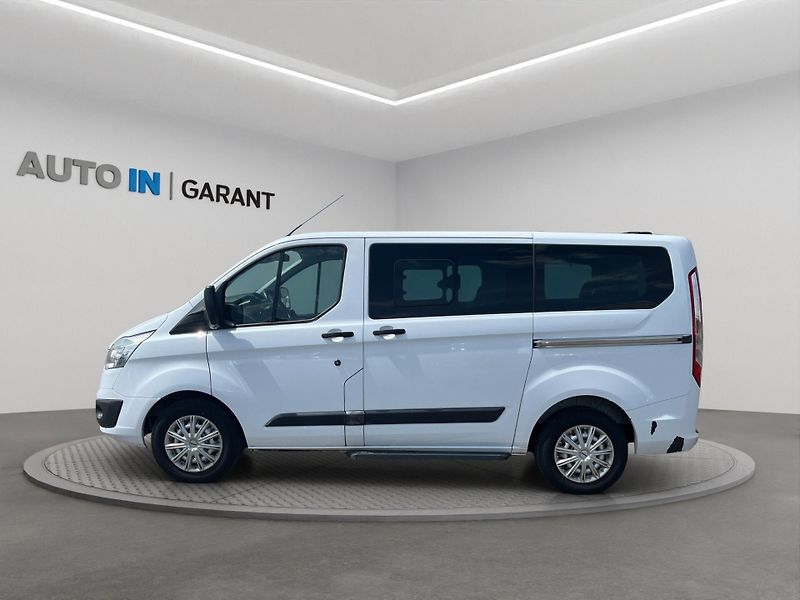 Ford Tourneo Custom (2014) L1 2.2 TDCi 114kW, Tažné - fotka 8 z 23
