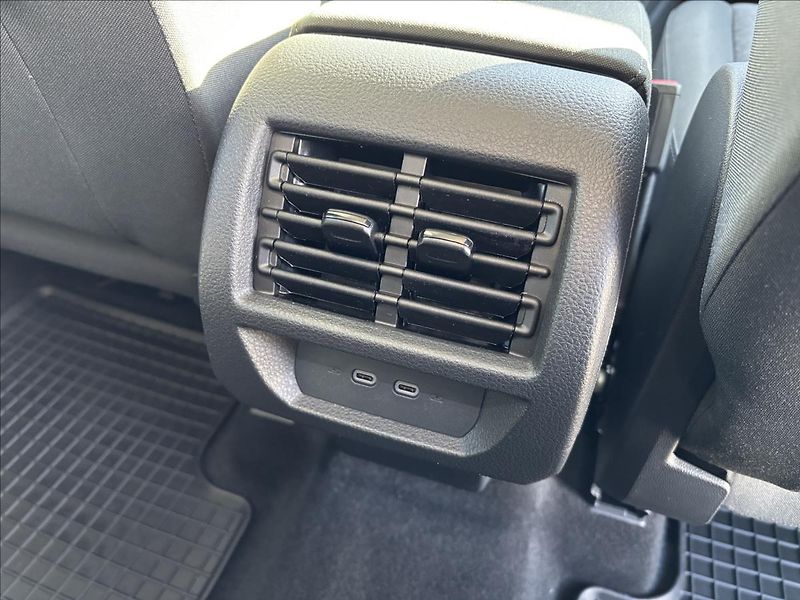 Ford Tourneo Connect 2,0 EcoBlue 90kW Titanium L2 - fotka 20 z 50