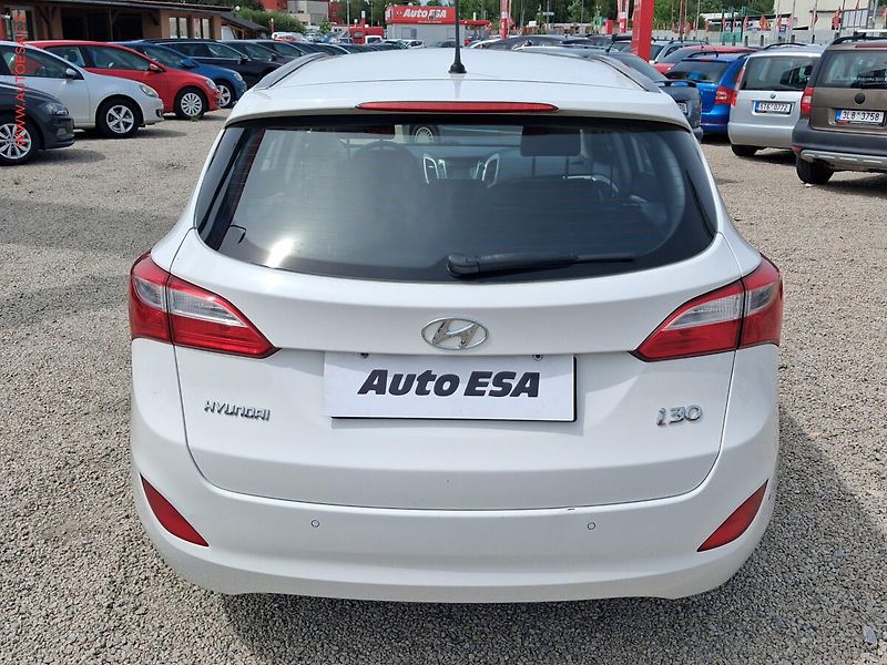 Hyundai i30 (2015) 1.6GDi, 2.maj,ČR, AC, výhřev - fotka 5 z 18