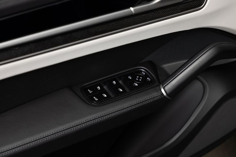 Porsche Cayenne S/V8/Ventilace/Bose/Záruka - fotka 22 z 29