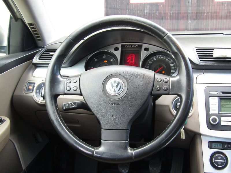 Volkswagen Passat (2008) 2.0 TDI 103kW - fotka 16 z 36