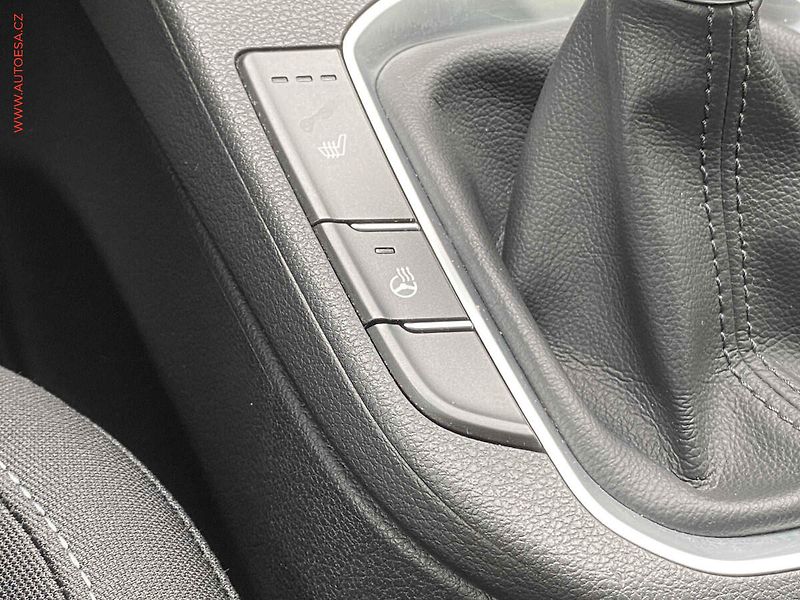 Hyundai i30 (2017) 1.0 T-GDi, Style, LED, kamera - fotka 14 z 17