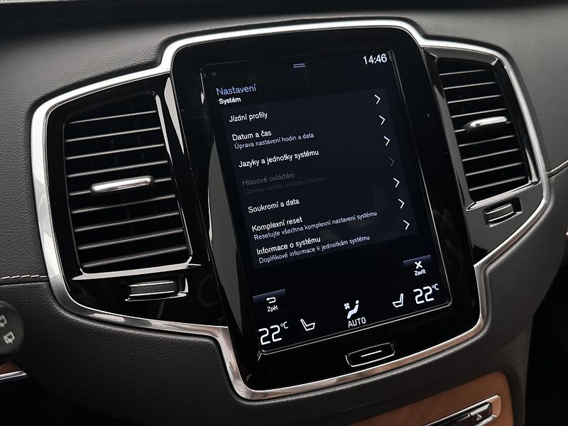 Volvo XC90 T6 AWD INSCRIPTION REZERVACE - fotka 40 z 47