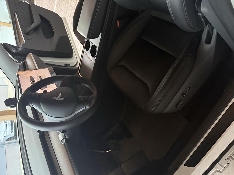 Tesla Model Y (2024) RWD | ČR | 1. maj. | ZÁRUKA - fotka 20 z 23