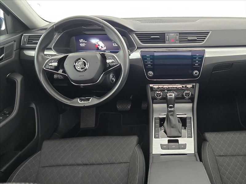 Škoda Superb 2,0 Style+, ACC, Virtual, Kame - fotka 18 z 25