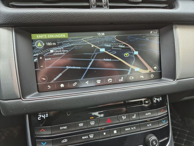 Jaguar XF 3,0 30d R-SPORT - fotka 15 z 20