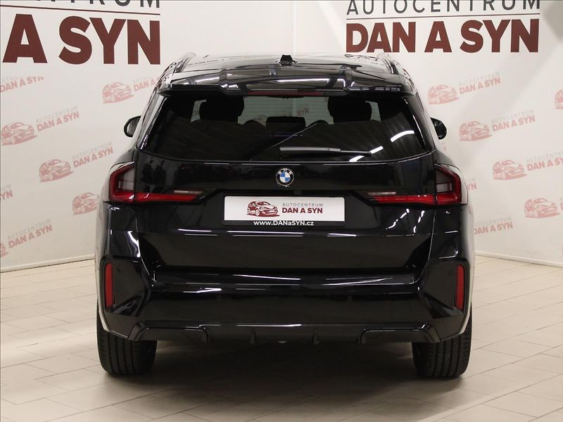 BMW X1 2,0 xDrive 23i M-paket zánovní - fotka 5 z 34