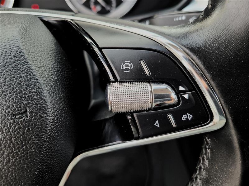 Škoda Superb 1,5 zálohováno - fotka 22 z 50