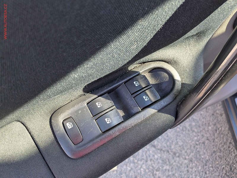 Renault Grand Scénic (2006) 1.9dCi, Klimatizace - fotka 13 z 14