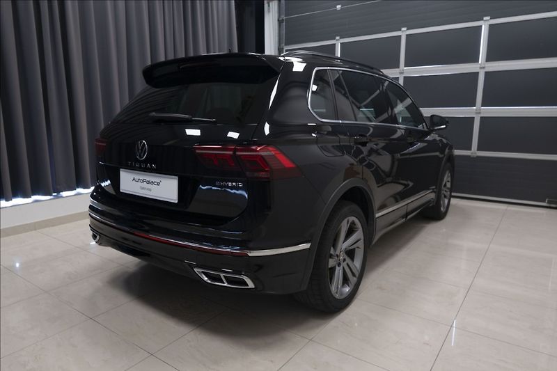 Volkswagen Tiguan 1,4 TSI DSG eHYBRID R-LINE ČR - fotka 4 z 46