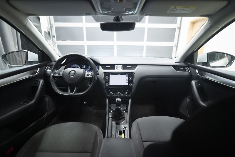 Škoda Octavia 2,0 TDI NAVI KEYLESS VÝHŘEV ČR - fotka 14 z 41