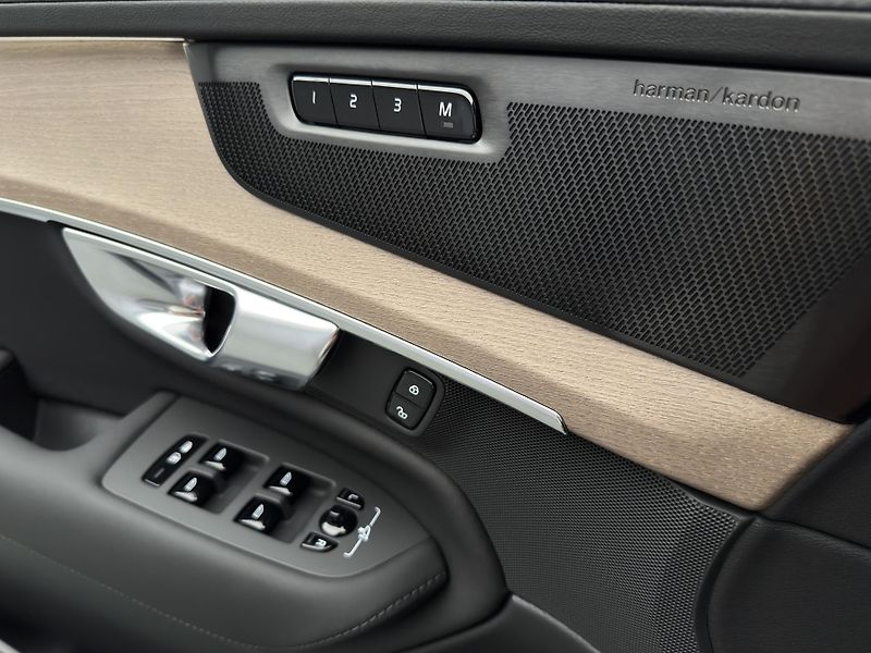 Volvo XC90 (2026) T8 AWD Plug-in DARK PLUS 7m - fotka 20 z 26