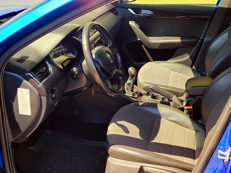Škoda Octavia Elegance *SERV.KN,BIXENONY   - fotka 31 z 48