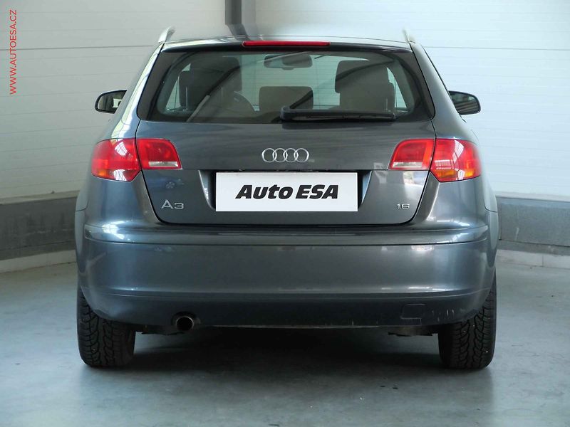 Audi A3 (2007) 1.6i, AC, tempo - fotka 5 z 18