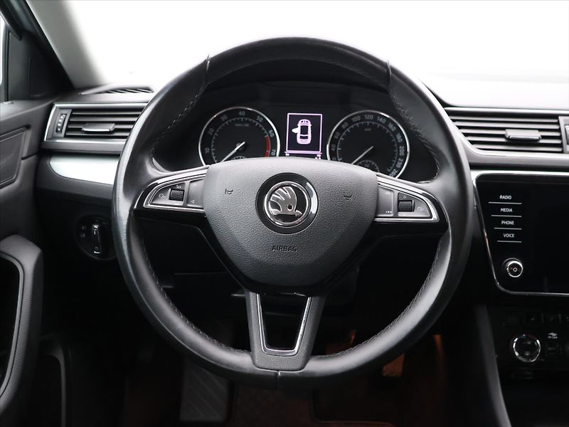 Škoda Superb 1,5 TSI 110kW CZ Xenon Navi - fotka 18 z 29
