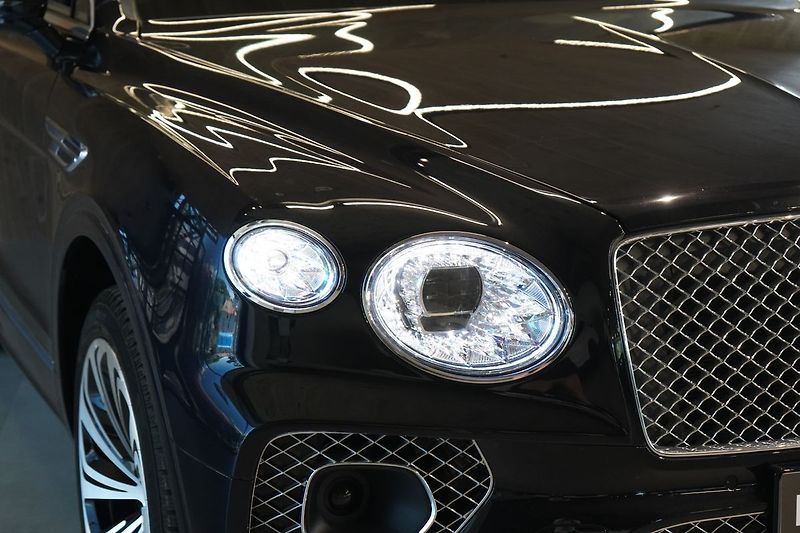 Bentley Bentayga V8, AWD, Panorama, 360° kamera - fotka 5 z 50