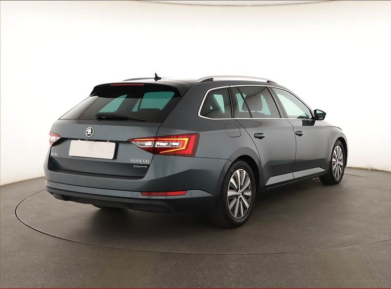 Škoda Superb (2017) 1.6 TDI, Navi, Xenony - fotka 5 z 20