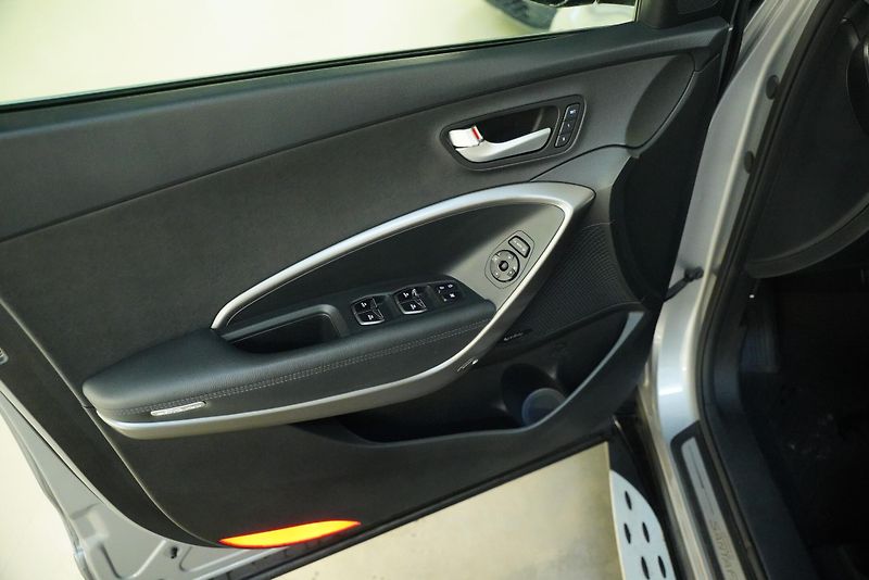 Hyundai Grand Santa Fe - fotka 12 z 29