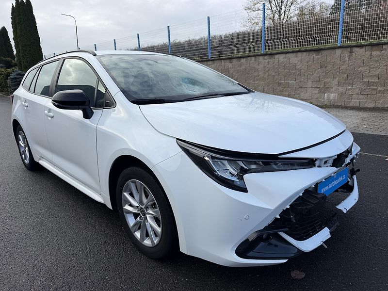 Toyota Corolla Kombi 1,8i hybrid automat  - fotka 1 z 19