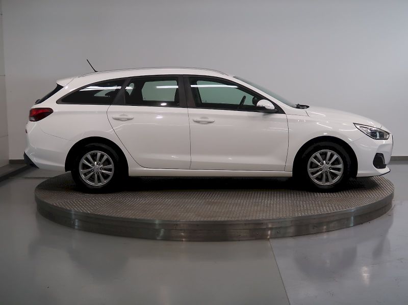 Hyundai i30 (2018) 1.6CRDI 85kW - fotka 8 z 29