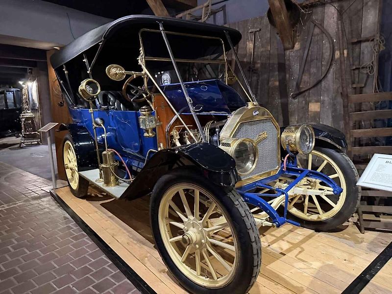 Muzeum veteránů v Nové Bystřici láká na sedmdesátku skvostů na čtyřech kolech.