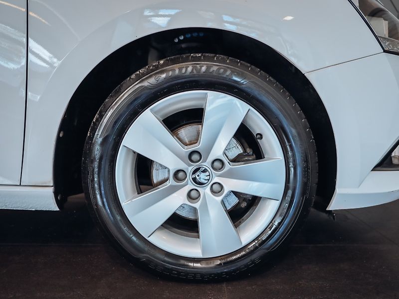Škoda Fabia 1.0 TSI 70 kW Ambition - fotka 28 z 28