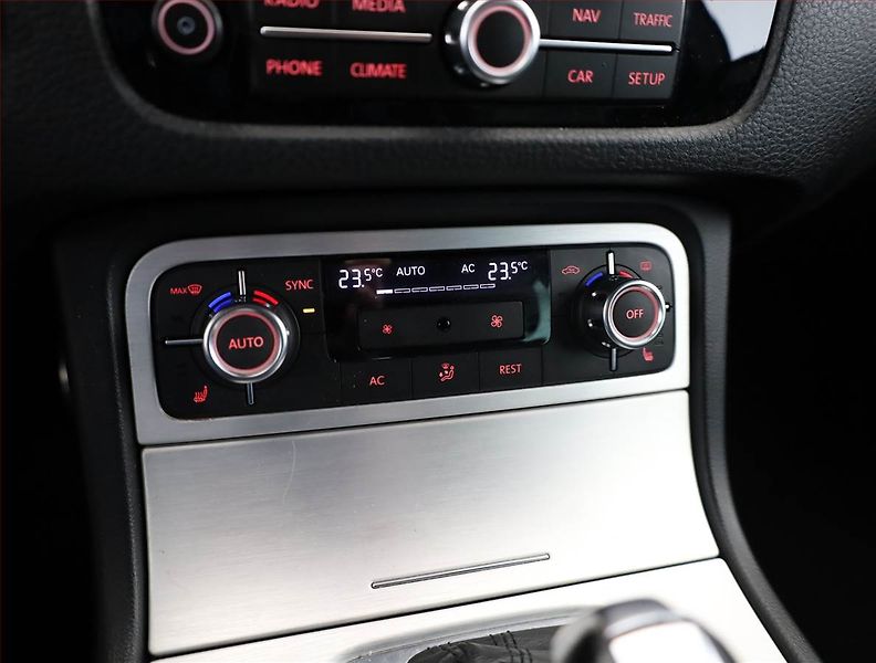 Volkswagen Touareg (2012) 3.0 TDI, 4X4, Automat, Kůže - fotka 10 z 16