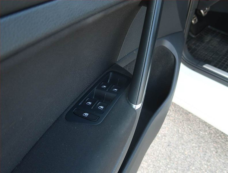 Volkswagen Golf (2014) R-Line 2.0 TDI, Xenony - fotka 16 z 17