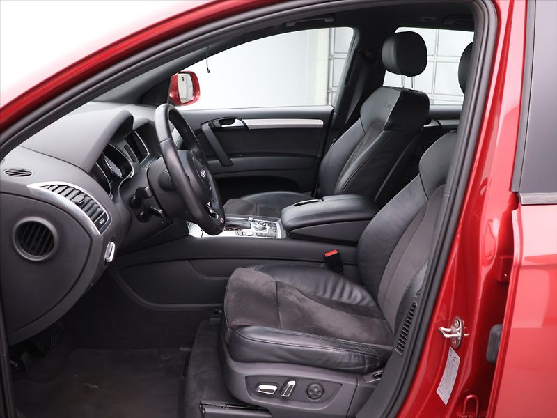 Audi Q7 3,0 TDI 150kW S-line CZ DPH - fotka 12 z 33