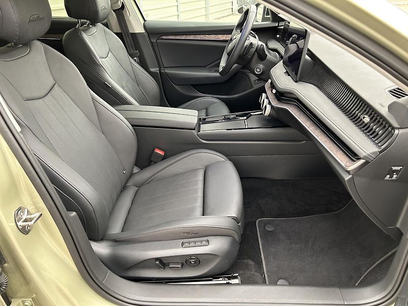 Škoda Superb 2.0 TDI 4x4 L & K - fotka 29 z 31
