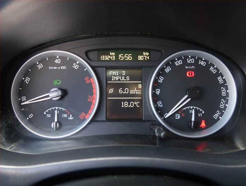 Škoda Fabia (2008) 1.4 16V, po STK, zamluveno - fotka 11 z 18