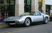 Vůz Lamborghini Miura, který zapsal automobilku Ferruccia Lamborghiniho na mapu světových výrobců aut. Model se vyráběl od roku 1966, a byl senzací. Název dostal podle bojovného plemene býků, což souznělo s Lamborghiniho celoživotní vášní pro býčí zápasy.