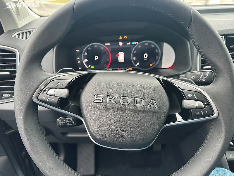 Škoda Karoq (2026) TOP SELECTION 4x4 DSG - fotka 9 z 14