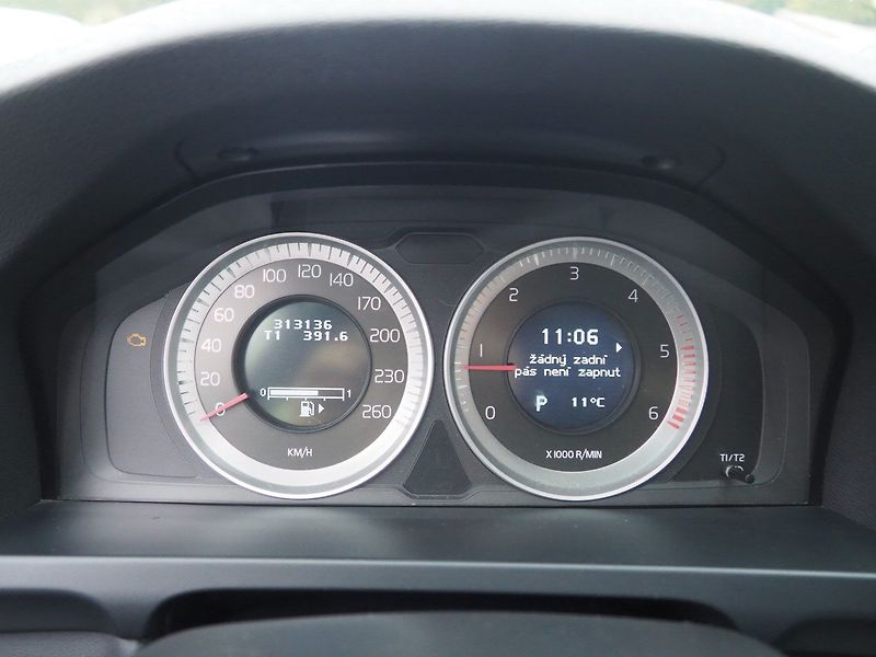Volvo V60 (2010) 2.0D 120 kW, Automat - fotka 25 z 34