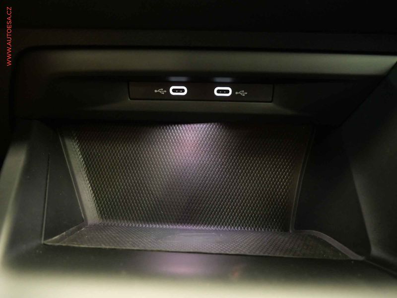 Volkswagen Golf (2021) 1.5ETSI, 2.maj,ČR, AT, navi - fotka 21 z 24