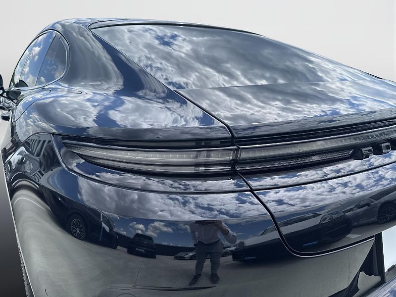 Porsche Panamera 4 E-Hybrid - fotka 22 z 28