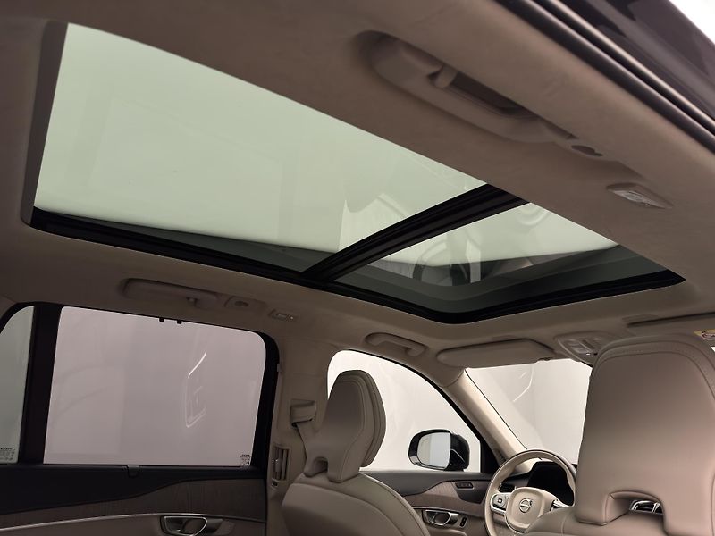 Volvo XC90 B5 AWD ULTIMATE AUT  - fotka 23 z 52