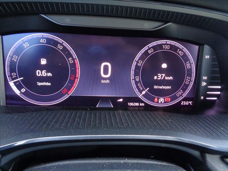 Škoda Octavia 1,5 - fotka 11 z 17