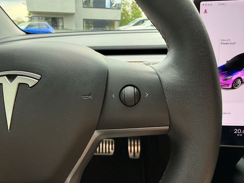 Tesla Model 3 Long Range AWD - fotka 30 z 38