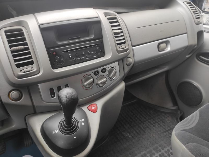Renault Trafic 2,5dCi 107kW Passenger 7 míst - fotka 9 z 20