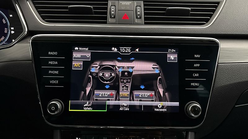Škoda Superb 2.0 TDI DSG 4x4 Style Combi - fotka 28 z 31