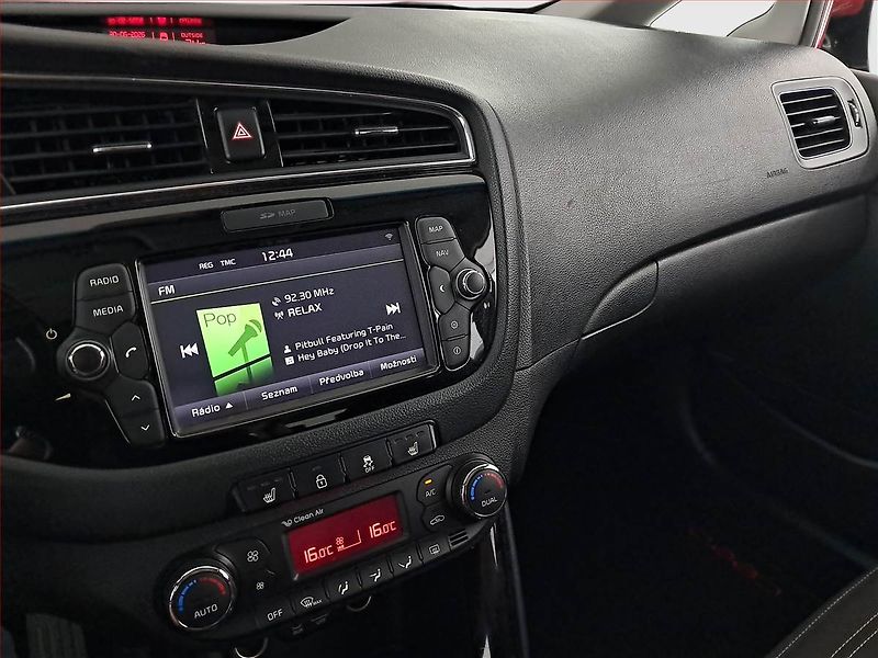 Kia Ceed (2016) 1.6 GDI, Serv.kniha, Navi - fotka 12 z 20