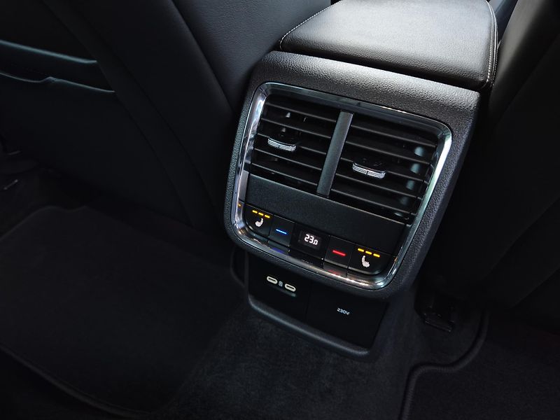 Škoda Octavia Combi Scout TDi 147kw DSG 4x4 - fotka 43 z 49