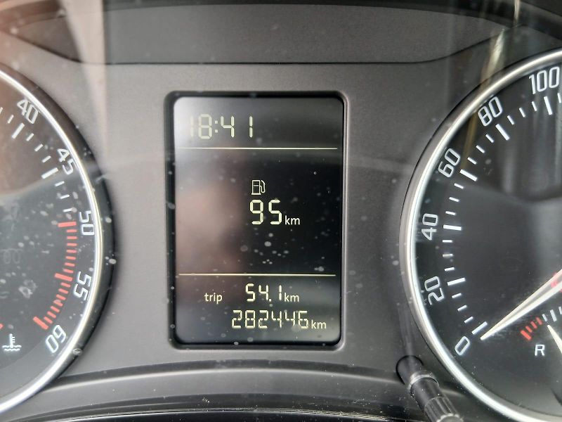 Škoda Octavia 1.6 TDI, BEZ KOROZE! - fotka 31 z 43