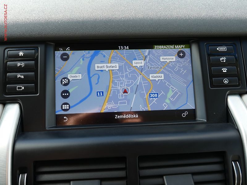 Land Rover Discovery Sport (2016) 2.0TD4 4x4, AT, bixen, panor - fotka 12 z 20