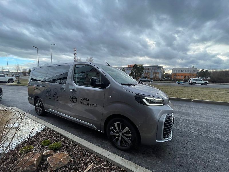 Toyota ProAce Verso EV L2 136HP 75 KWh Family 8S - fotka 8 z 28