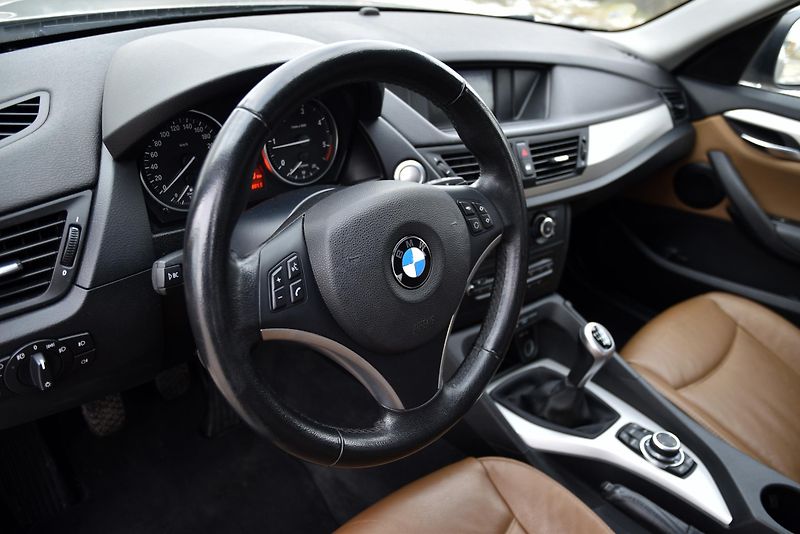 BMW X1 xDrive20d,KŮŽE,NAVI,TEMP,KLIMA - fotka 8 z 50