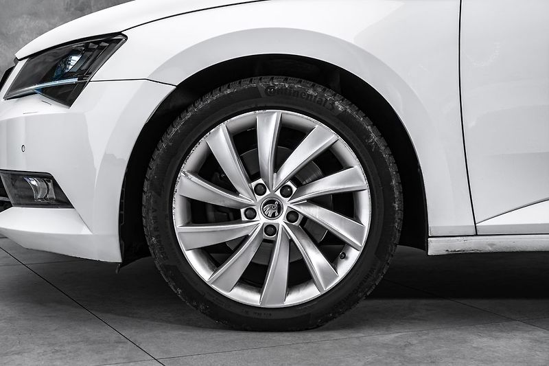 Škoda Superb Combi 2,0TDI 4x4 DSG Style Can - fotka 2 z 20